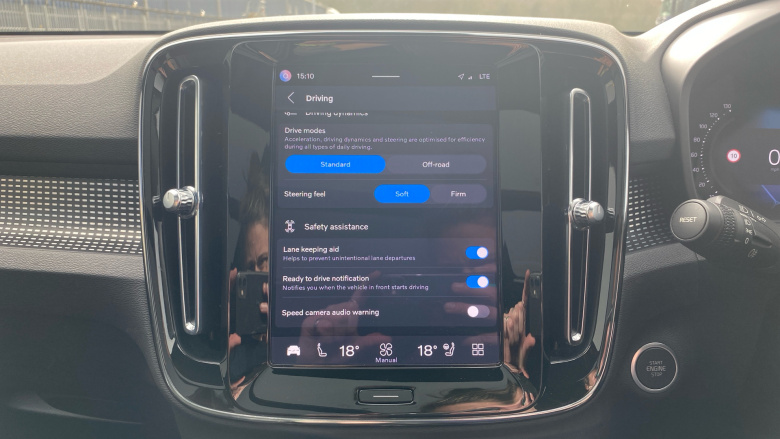 Volvo XC40 2.0 B4P Ultimate Dark 5dr Auto Petrol Estate